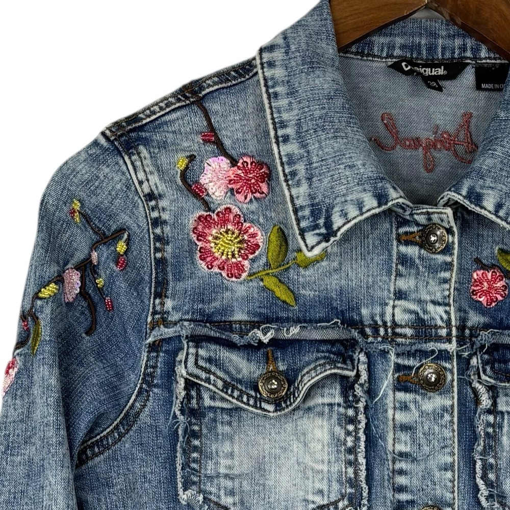 Desigual Floral Embroidered 4 Pocket Distressed Fade Washed Jean Jacket EU 38 - Picture 3 of 14